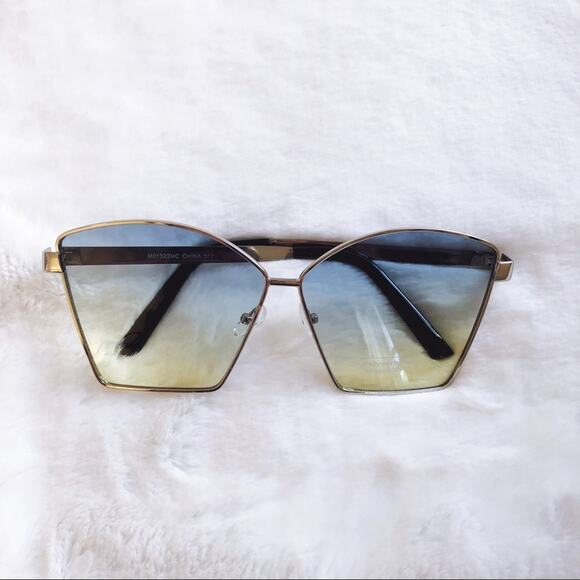 Stylens Accessories - Aubrey Light Blue Gradient Oversized Sunglasses